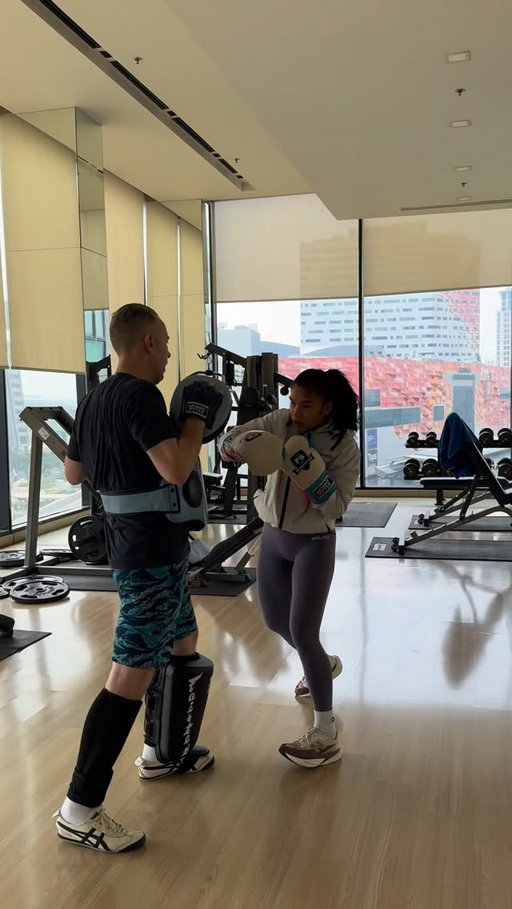 Fight week flow (i absolutely hate training in shoes lol).
Technique breakdowns on my @onlyfans !!
