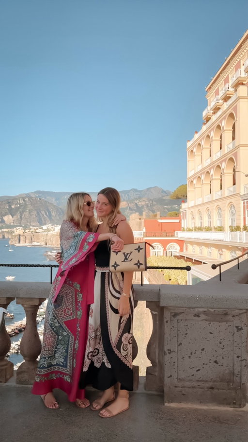 If you’ve been waiting for the right time to take the trip, this is it. The years move faster than you think. These memories are worth every mile. ❤️🇮🇹