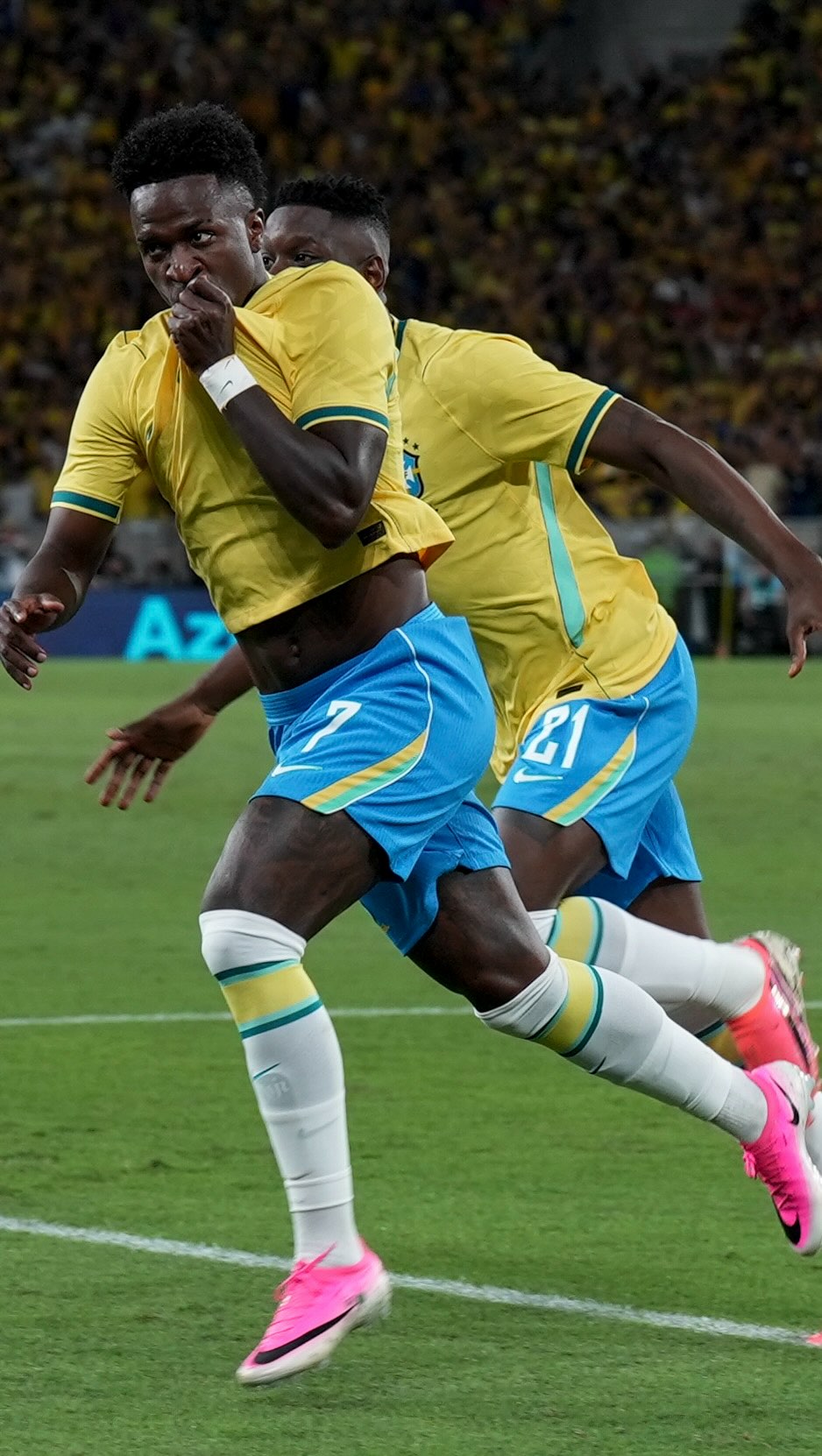 PRESSÃO, ROUBADA DE BOLA E GOLAÇO! 🇧🇷🔥

Casemiro recuperou no ataque, Vini Jr acelerou pra cima da marcação e mandou no fundo da rede!

🇧🇷1-0🇵🇦

⚽️ VINI JR, O NOSSO 7!

📽️TV GLOBO

#BateNoPeito