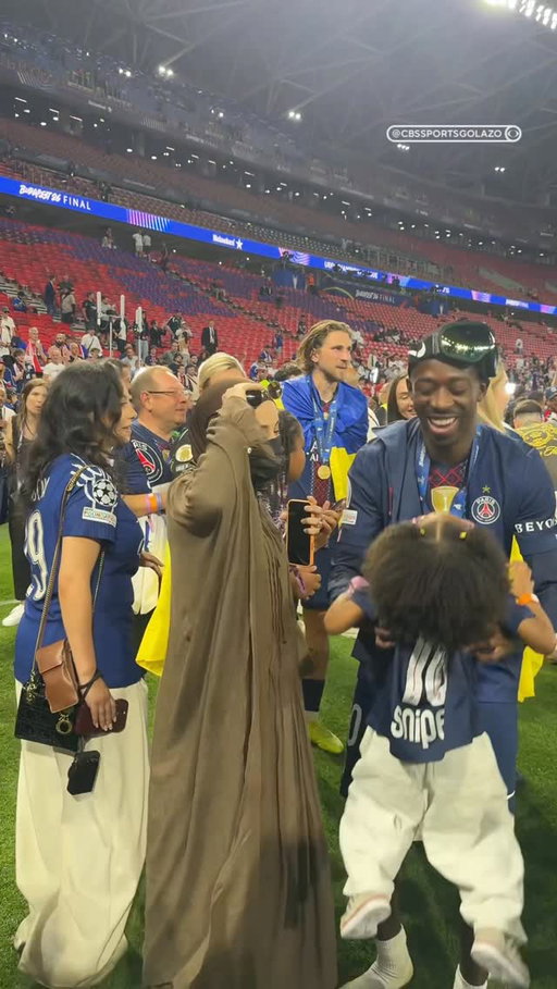 Wholesome moment with Dembélé and his family 🥹