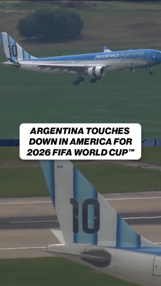 Kansas City welcomes the Argentina National Team on a Messi-branded airplane 🇦🇷

(via YT/KMBC 9)