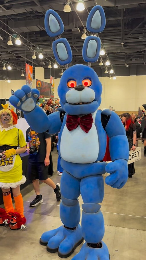 BONNIE has Invaded Monsterpalooza 2026! 🤯 😱 

@monsterpaloozaofficial @barrikade_buildz 

#monsterpalooza #fivenightsatfreddys #bonniefnaf #adventurezwithdavid #fnafedits