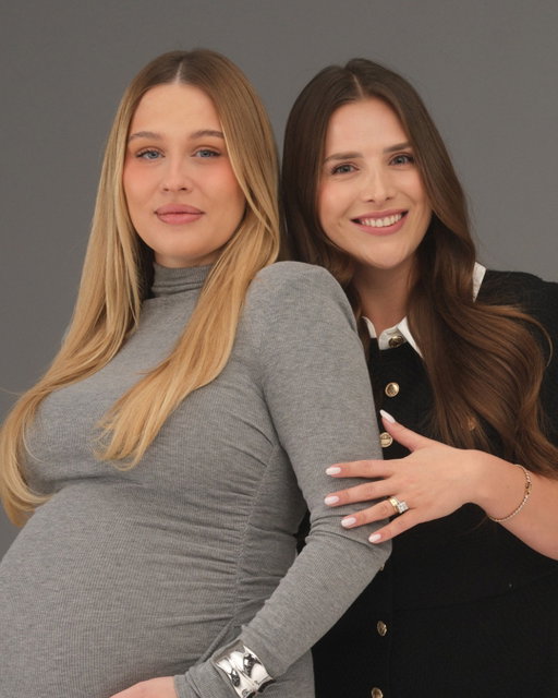 Hot news! @andziaks i @ola_nowak dołączają do naszego składu #GirlsOfWarsaw!🤩 
W takim zespole nudy zdecydowanie nie będzie!🤭
Serial już wkrótce na Amazon Prime Video!✨