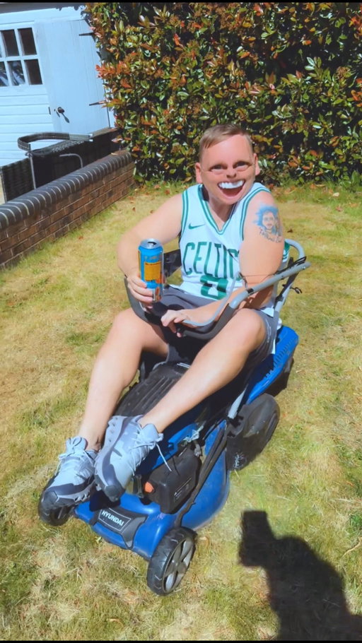 When dad finds the best gardening hack for the summer sun