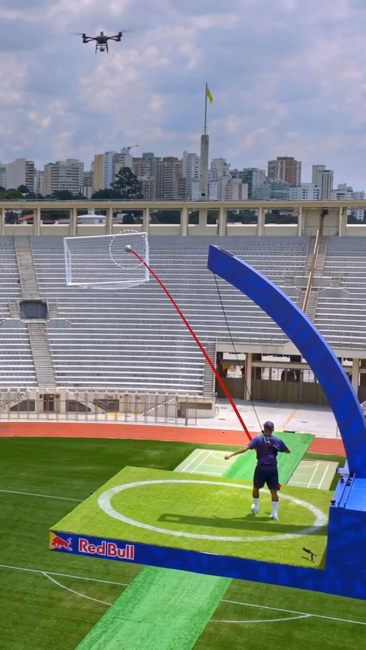 link up play at 15m high 🤝

watch the Ultimate Football Challenge soon on the Red Bull YouTube Channel 📺

⚽️: @neymarjr & @seanfreestyle 
📣: @zeroberto
📍: @mercadolivre.arenapacaembu 

#redbull #givesyouwiiings #energydrink #football #soccer