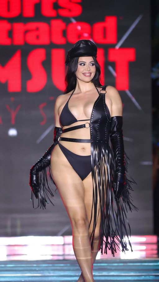 @lcchan rocks the SI Swimsuit Runway 🖤 

Streaming June 9th on Hulu & Hulu on Disney Plus
#SISwim26 #SISwimRunway26