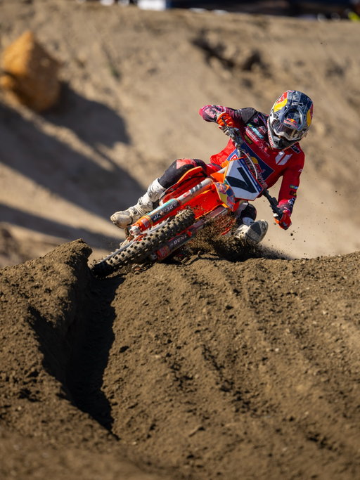 Well that’s a start to the season! Not quite what I wanted but gotta take the positives and move on. Consistency is there but just gotta get the intensity back, qualified 8th and finished 8th. Gonna get my legs back to strength and be better next race. Thanks to the team for busting their butt to get me what I wanted. Good to be back and looking forward to improving! #KTM #ReadyToRace 

@ktmusa 
@redbull 
@motorexusa 
@wellsfargo 
@progressive 
@wingsforlife 
@renthal_moto 
@ridedunlop 
@wp_suspension 
@twin_air 
@motomasterbrakes 
@eibach_world 
@dominoracing 
@ets_racing_fuels 
@ogio_powersports 
@hinsonracing 
@panklracing 
@akrapovic 
@paradiseautos 
@arclevers 
@decalworks 
@acerbisusa 
@sdv_selledallavalle 
@didchain 
@thormxofficial 
@parts_unlimited 
@scottmotosports 
@dirtbikekidz 
@ethika 
@polarglobal 
@bakersfactory 
@aldon104 
@jay_m_burgess 
@wes.hunter 
@kendallplessinger 
@angieplessinger 
@jsp57 
@keytomedia_ 
@teamdrg 
@lancelangston 
@beegcreations
@align.with.us
