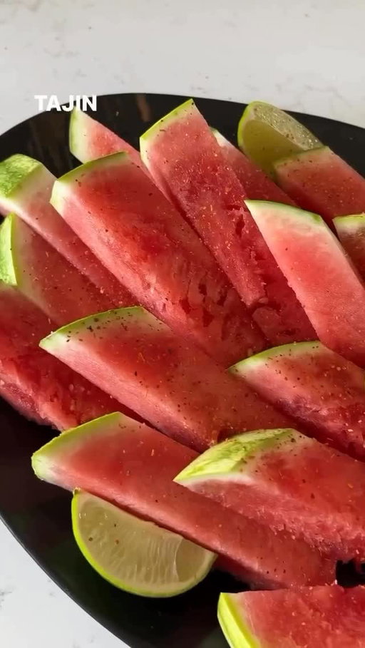 Must-try hack: watermelon sticks! 🍉 Cut up your watermelon into 1-inch sticks for a snack that comes with its own handle.

#Watermelon #WatermelonHack #WatermelonSticks