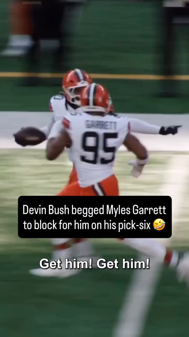He was pleading for Myles Garrett to save him 😂 (via @nfl, @clevelandbrowns)