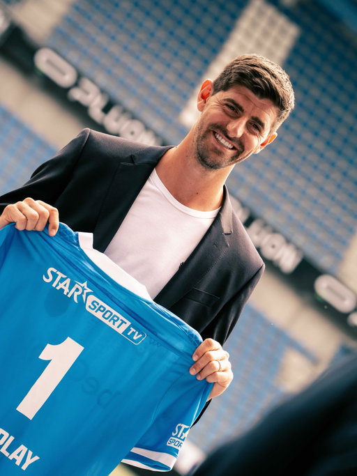 🚨 𝐇𝐄𝐑𝐄 𝐖𝐄 𝐆𝐎! Thibaut Courtois is 𝐁𝐀𝐂𝐊 to his childhood club KRC Genk as 𝐈𝐍𝐕𝐄𝐒𝐓𝐎𝐑, deal done 🔵⚪️

“I feel the same fire, same ambition. I feel back home” 🏡🇧🇪

Real Madrid goalkeeper’s already planning his future 👀🧠