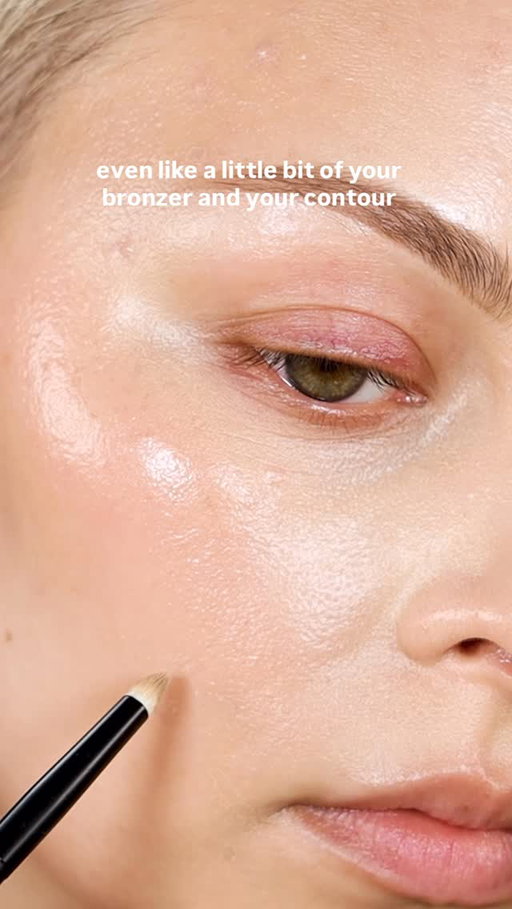 A lil spot concealing trick for ya 🙂‍↔️
Shout out to the queen @lisaeldridgemakeup ‘s new Velatura Balm in Cinnamon Bun for looking gorgeous on olive skin 💚 and as always @rephr.to Brush 38 for being that girl 🙃 and Brush 03 for being a tiny little dude ❤️