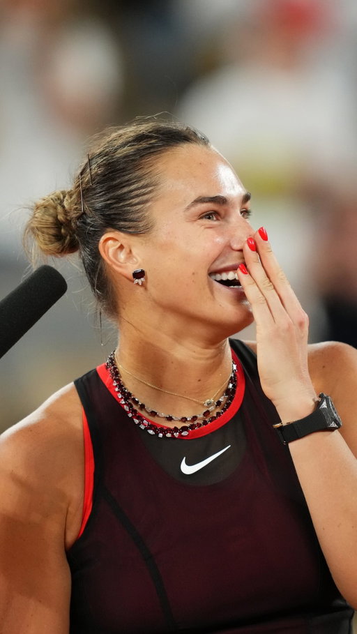 From dancing in front of the admin's phone to dancing on Philippe-Chatrier 💃

#RolandGarros