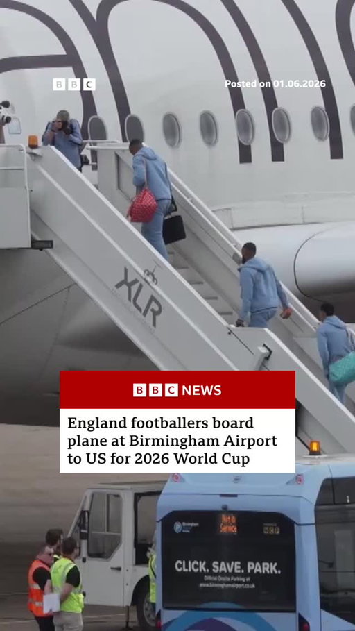 England footballers have boarded a plane at Birmingham Airport to fly to the US ahead of the 2026 World Cup.
 
Most of the team boarded the flight for the pre-tournament training camp in Miami.
 
#Football #WorldCup #BBCNews