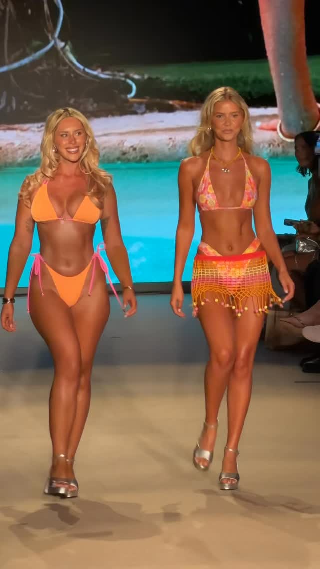 Our Miami swim debut 🥹 and we got to do it together ! @briegedevlin 🤍🧡🩷 @kulanikinis love u gals !!