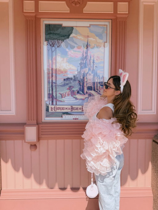💖🎀What the shirt says >>>>> 
•
•
•
#disneylandparis #disneyoutfitinspo #disneygirlie #pinkdisneyaesthetic #disneypinterest
•
•
@selkie code is : MAGICALIFESTYLE
