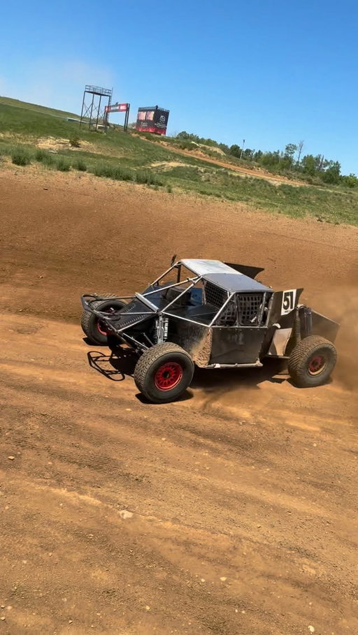 2 wheel drive is cool, but 4 wheel drive 🤤
-
-
-
#shortcourseracing #pro2 #offroadracing #offroadtrucks #motorsports