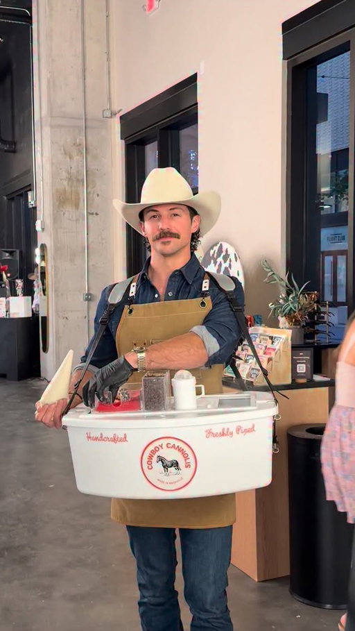 There was this Cannoli Cowboy 🤠🎉🤌
•
•
•
•
•
#fyp #cannoli #cowboy #rileygreen #viralreels