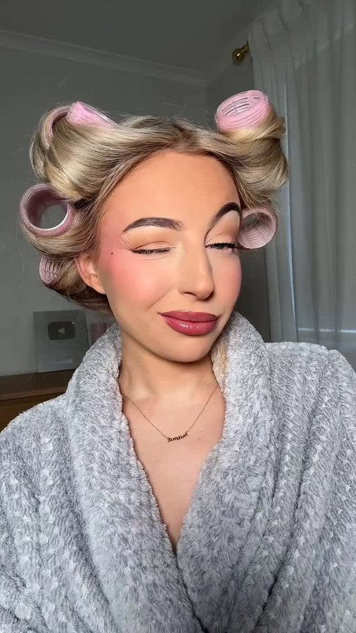 Mummy now, but don’t forget my roots 💅🏼 

#makeup #makeuptransition #makeuptransformation #beautygirl