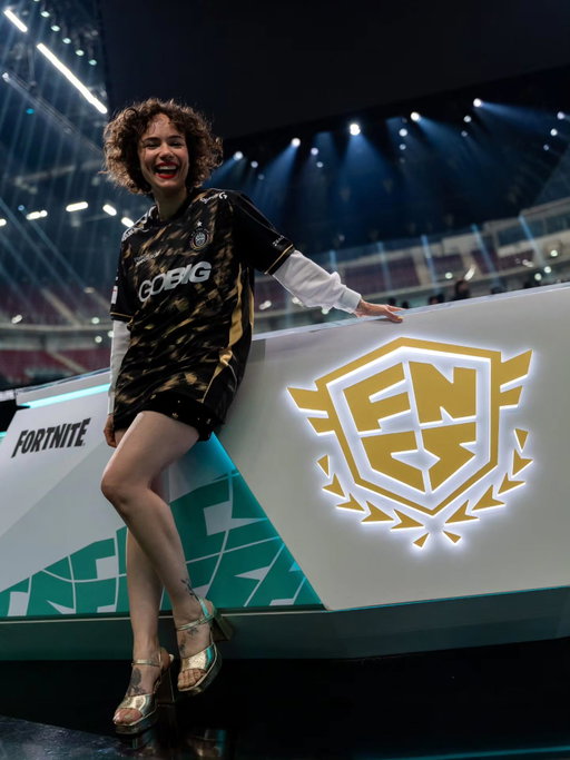 The day before #fncs @vicotryona gave me one of his old player jerseys because he knows I really like @bigclangg (and him!) - so proud and happy for Vico, Malibuca, them and this victory. I've always seen BIG as an org that cares about their players so to see their success makes me incredibly happy. How deserved for everyone.

Photos by @ishootesport makeup by @ninagosslingmakeup
