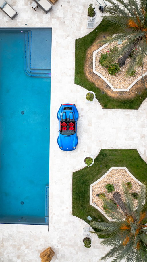 Poolside view with Carbon Fiber Curves

@guntherwerks