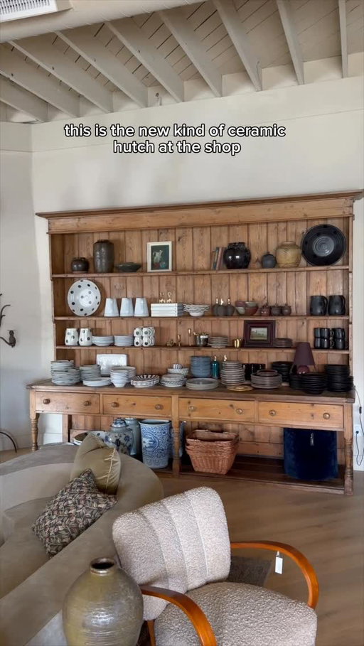 When I laid my eyes on this hutch, I knew it had to live as a display in the shop. Today we’re displaying & stocking it with all the ceramics which I adore because you can easily mix & match to create place settings or just overall see everything in one spot 💕 #vintagestore #homedecor #furniture #lonefox