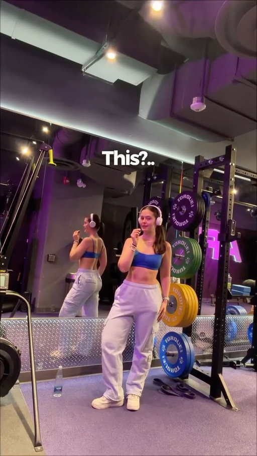 Comment COMMUNITY🌼 & use these hooks for your next gym video

Most content creators overthink their hooks when real life is already giving you the material

These two work because they feel natural and that is exactly what stops the scroll