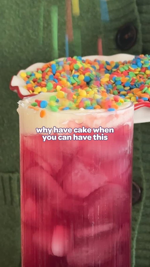 Who ever said sprinkles were a bad thing 😌 #dotcake #proteinsoda