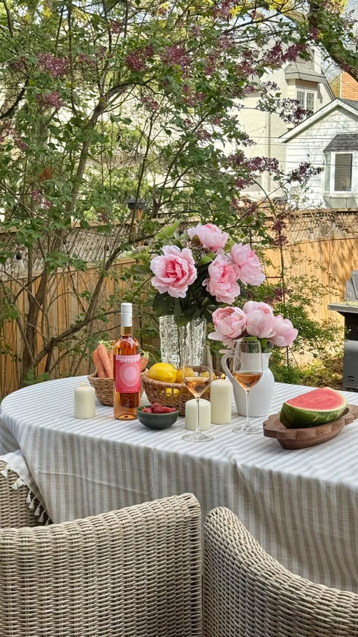 And our Rosé makes the perfect pairing ☀😉

With fresh summer aromas and flavours of rich raspberry, tangerine & pink grapefruit.

Shop Sandbanks Rosé at Wine Rack, LCBO, and online through the link in our bio.

#sandbankswinery #pecwinery #winelife #summerwine #hostingseason
