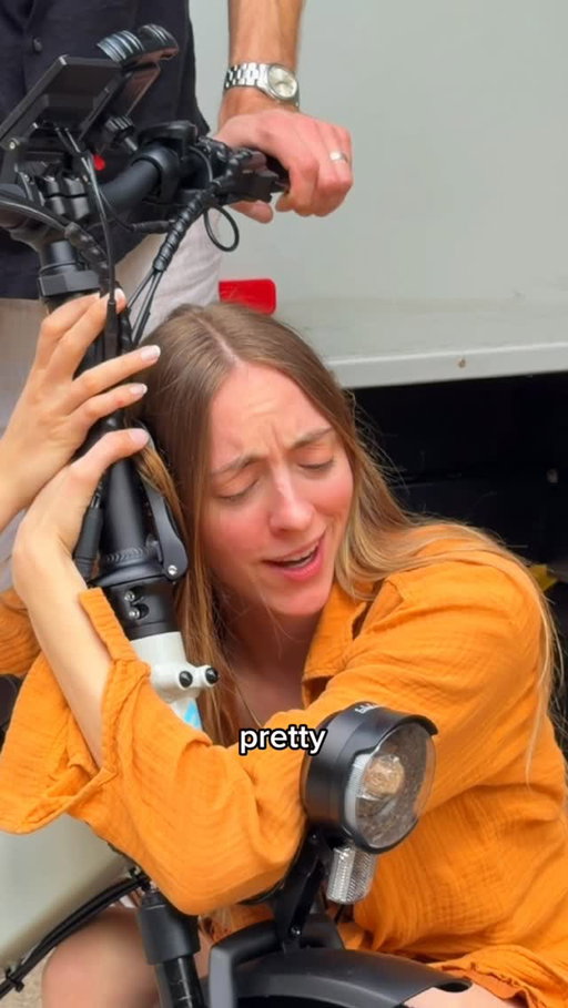 Let‘s be real: THIS ⬆️ is better than cuddling 👀

Send this to someone who loves his @lectricebikes a little too much 😂❤️

#ebikesareawesome 
#ebikelove #couplememes #bikememes #couplecomedy