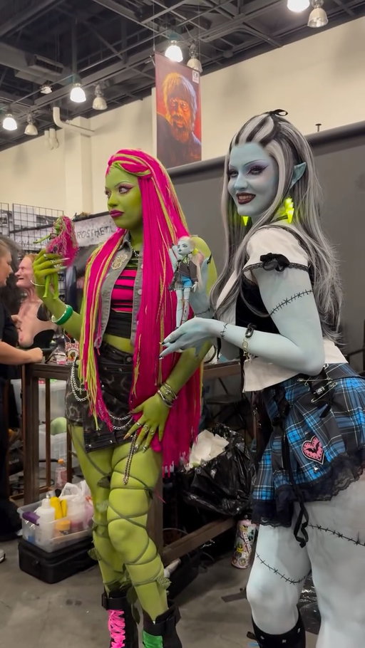 MONSTER HIGH Comes Alive at Monsterpalooza 2026

@mageefx 

#momsterpalooza #horrorconvention #monsterhigh #makeupdesign #adventurezwithdavid