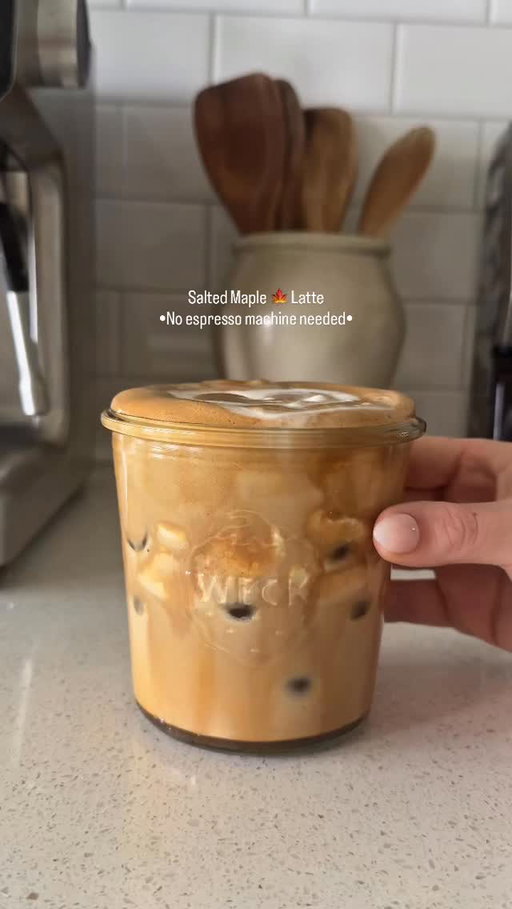 Salted maple latte w/ maple cold foam 🍁 no espresso machine needed !!! 

Recipe: 

2 tbsp instant espresso @nescafe, mixed with 1 tbsp maple syrup, 1 tsp vanilla bean paste @risingstarbaking, pinch of salt @maldonsalt, dash of cinnamon- mix 4-6 tbsp water and froth together 

Add ice & milk 

Cold Foam: 
2 tbsp heavy cream, 1tbsp maple syrup 

#coffee #coffeeathome #coffeelover #coffeerecipe #instantespresso