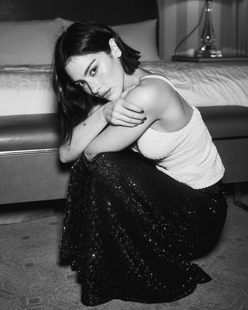 @gracieabrams photographed by @samidrasin for @billboard

#gracieabrams
#lookatmylife