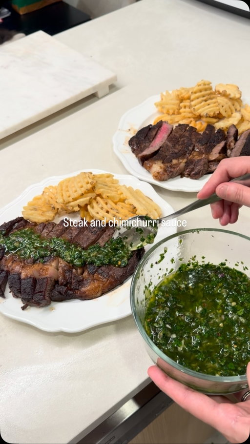 I’ve been craving this so bad! it’s been a while since l’ve made it. I always thought steak is so hard to make but once you get the hang of it, it’s actually really easy and QUICK ✨

#steak #chimichurri
