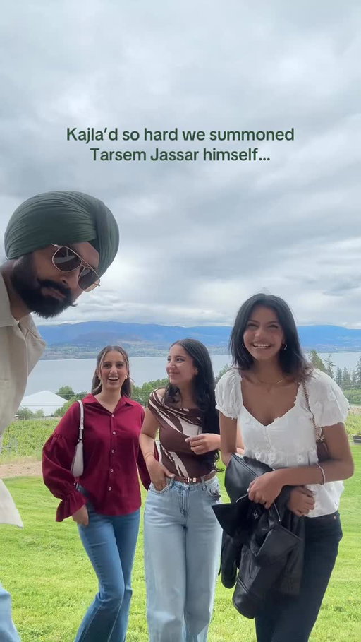 Idk what looks better, him or the view? 🤌🏽 Next shows are June 12 Edmonton, June 14 Winnipeg, June 20 Toronto, June 21 London. Get your tickets now! 

#kajla #punjabi #tarsemjassar #worldisyourstour #kelowna
