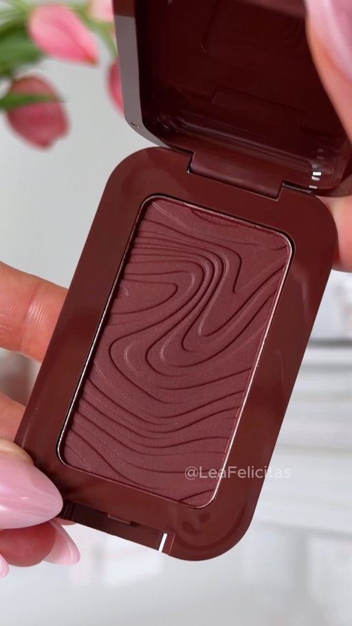 the prettiest brown blush ❤︎

@nyxcosmetics buttermelt bronzer - butta than you

#blush #brown #drugstoremakeup #newmakeup