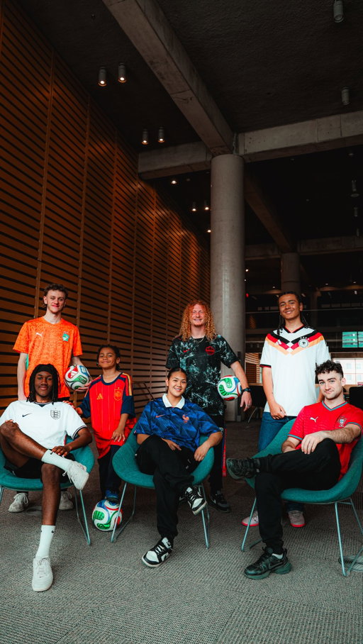 Cet été, le Québec devient soccer! ⚽️ 
 
Du 9 juin au 19 juillet, rendez-vous à la Grande Bibliothèque pour vivre la « culture foot » ainsi que la fièvre du mondial. 👀
 
Diffusion de matchs, activités ludiques de soccer et exposition au rendez-vous! 🎥 
 
En collaboration avec @banq_officiel et @sportsexperts 

La programmation est disponible dans notre bio!