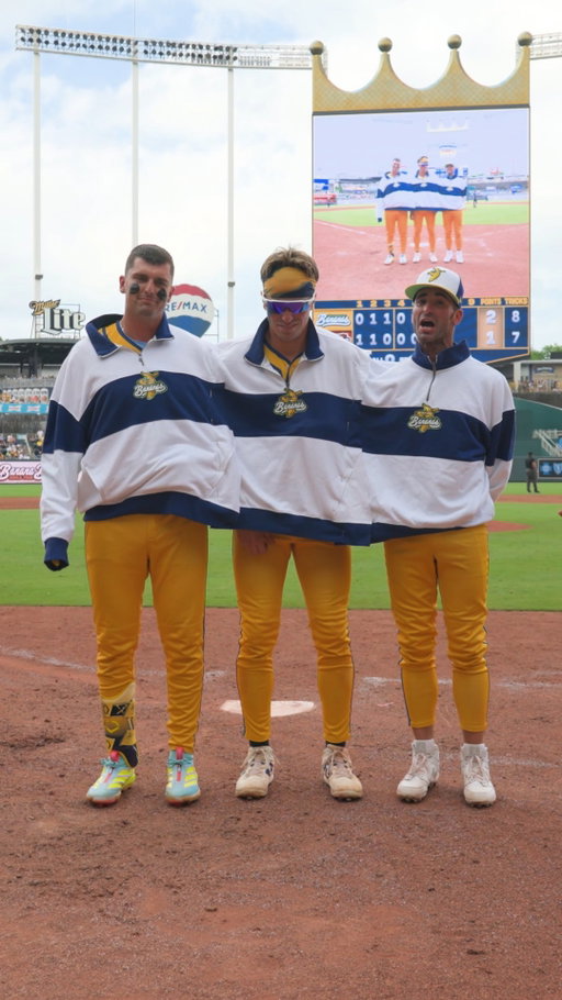 Cause we're the three best friends that anyone could have🤗

#savannahbananas #thehangover #bestfriends #parody #bff