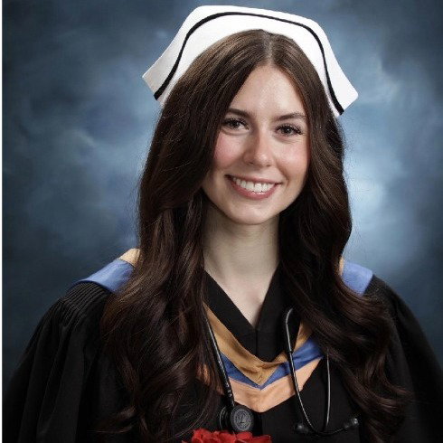 For many students, the path to graduation is a straight line. For Alex Kowalski, a graduating student in Laurentian University’s English Bachelor of Science in Nursing program, that path included a life-threatening detour that ultimately defined her calling. Read the full story at the link in bio

Pour de nombreux étudiants, le parcours menant à l'obtention du diplôme est tout tracé. Pour Alex Kowalski, étudiante en dernière année du programme de licence en sciences infirmières (filière anglais) de l'Université Laurentienne, ce parcours a comporté un détour qui a failli lui coûter la vie, mais qui a finalement déterminé sa vocation. Découvrez toute l'histoire en cliquant sur le lien dans la bio