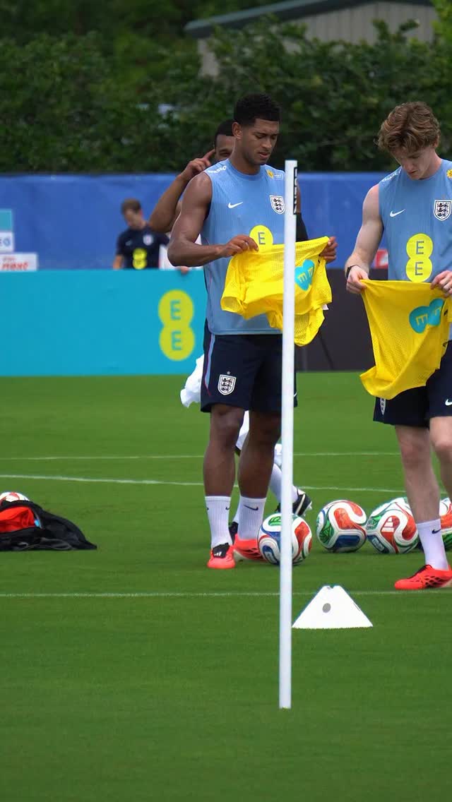 Jude Bellingham y Anthony Gordon unen fuerzas para intentar llevar a Inglaterra a lo más lejos en la Copa del Mundo. Liderados por Harry Kane, el goleador de la temporada. ¿Hasta dónde llegarán los leones en este Mundial? Sígueme para más contenido, cerca de los protagonistas.

#England #Bellingham #RealMadrid #Barça #Inglaterra