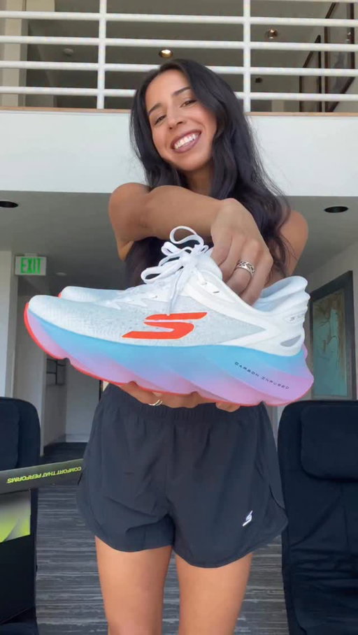 #AD Putting The @Skechers Aero Burst running shoes to the test! Love the color options, they’re a great addition to my running shoe rotation @skechers_running #SkechersPartner #SkechersAeroburst #Skechersrunning