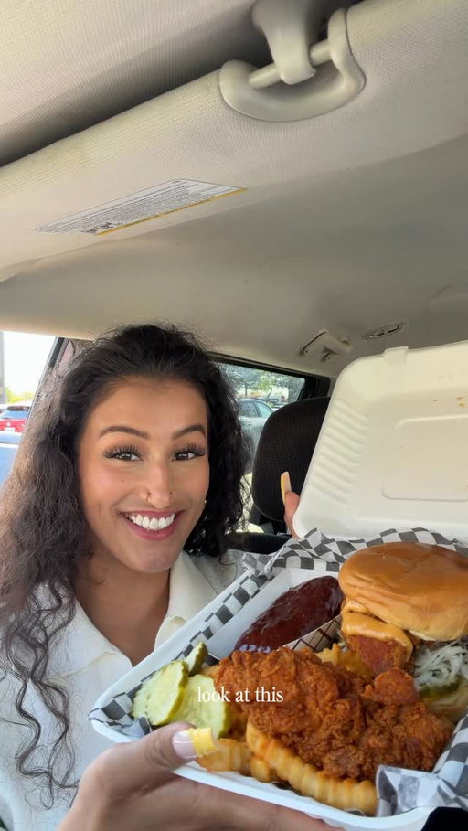 Hottest chicken spot did not disappoint 🔥🤤

📍 4099 Erin Mills Pkwy Unit #9, Mississauga ON 

I visited @thgshotchicken Mississauga location and tried their famous Nashville style hot chicken, and wow it lived up to the hype! Crispy, juicy, and packed with flavour and their chicken is 100% hand-slaughtered halal which I love 🙌🏽

There are multiple locations throughout the GTA, so if you haven’t tried them yet, consider this your sign!! 🔥

#torontoeats #torontofoodie #nashvillehotchicken