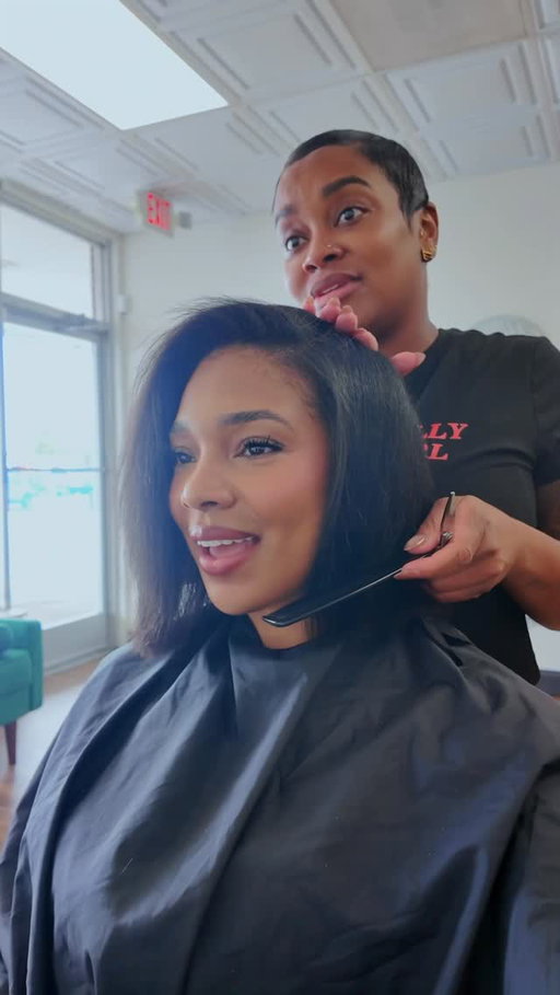 Do I even have to ask if the bob is EATING?!?!!! @simplyslayed_ you ATE THAT!!!! Honestly once I figured out I could handle the maintenance on my natural hair at this length (cause whoever said shorter hair was easier LIED) I knew I was ready to commit to the chin length bob. Ok ok I guess I’ll ask you sister, what do you think?! 😌 my Atlanta sisters I highly recommend Kayleigh for your hair care especially if you’re trying to figure out your signature style, this is your girl! & this ain’t promo sis I pay my girl every cent she deserves every single time I sit in that chair!