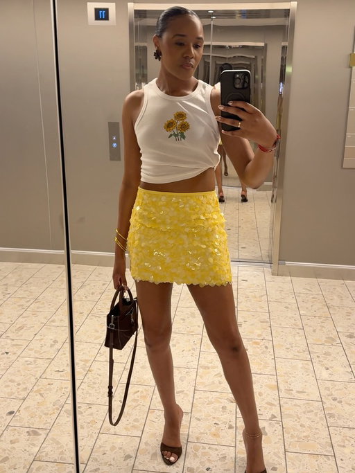 And the category is…………….🦵🏾🦵🏾🦵🏾

Top (can’t remember 🤷🏽‍♀️)
Skirt @zara (old)
Heels @jeffreycampbell 
.
.
.
.
.
.
Vacation outfit, outfit inspo, style inspo, graphic tee style
