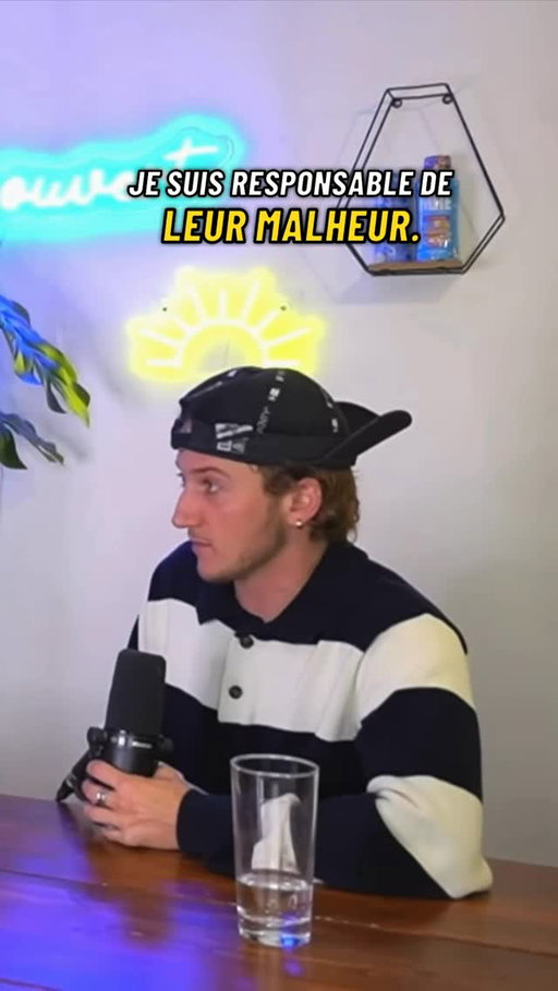 « Mes parents étaient mes meilleurs amis... jusqu’à mon coming out. »

Dans cet extrait bouleversant, @alex.survivorqc4 se confie avec une vulnérabilité désarmante sur le rejet qu’il a vécu après avoir annoncé qu’il était un homme trans. 🏳️‍⚧️❤️‍🩹

Un témoignage puissant qui démontre toute sa force, sa résilience et son courage.

🎙️Le podcast complet est disponible dès maintenant.
🔗Lien dans ma bio.

#SurvivorQuebec #SurvivorQC
#PodcastQuebec#QuebecTikTok #ACoeurOuvert