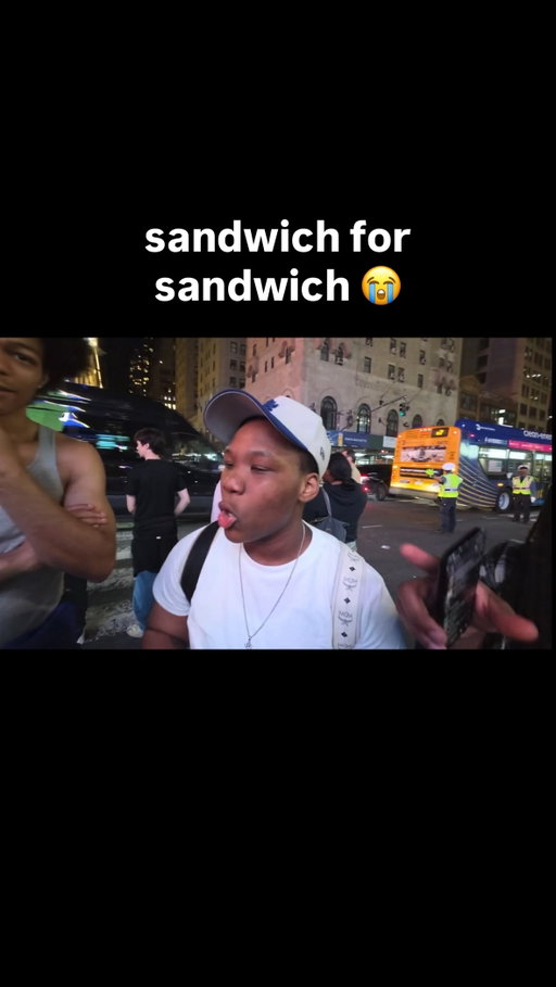 ((TWITCH: CORPSKII))
Going sandwich for sandwich 😭 @justremyy #viral#nyc