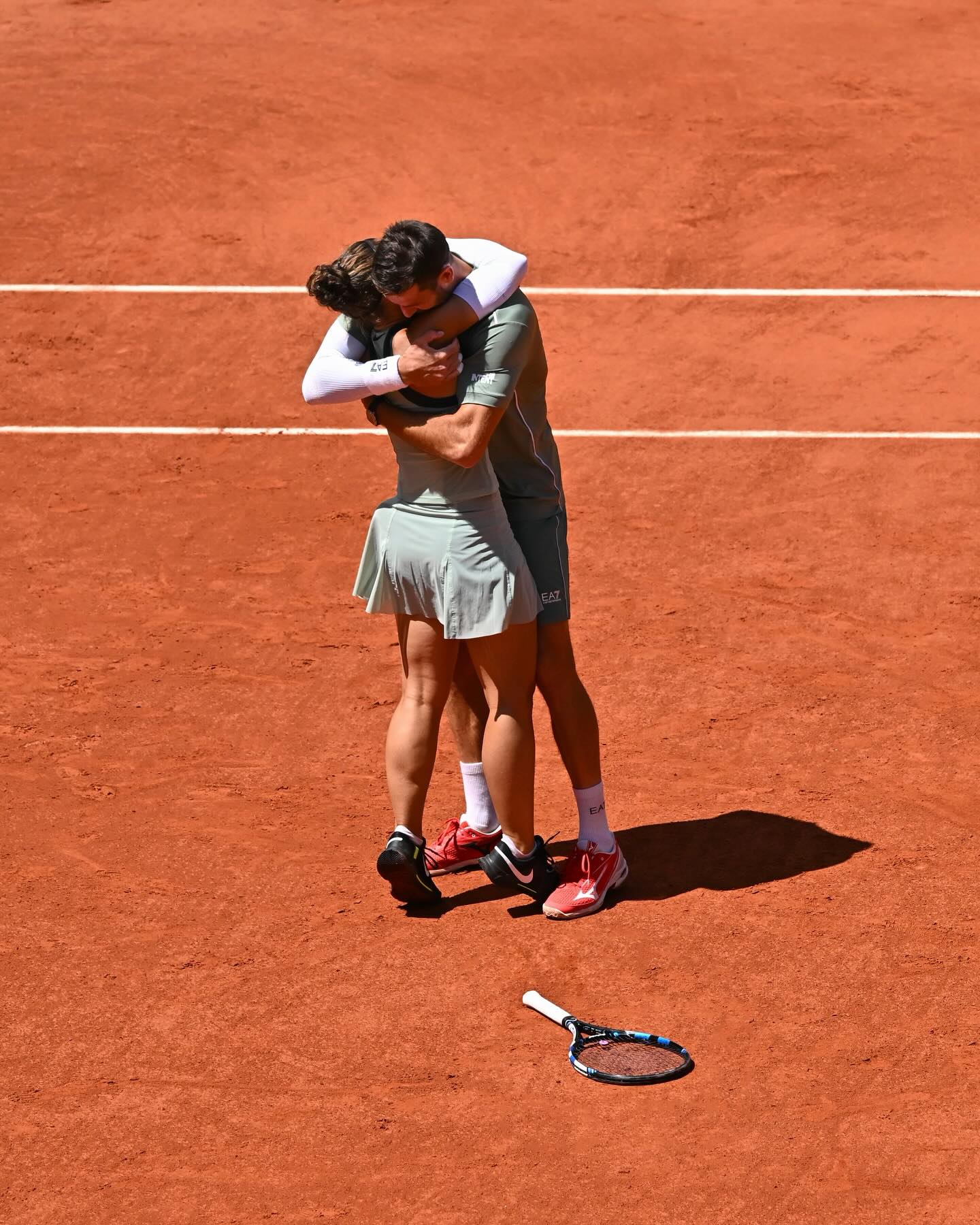 Champions, again 🏆🇫🇷

@saraerrani87 & @andrevavassori go back-to-back in Paris claiming their 4th Grand Slam title together 🤩

#BabolatFamily