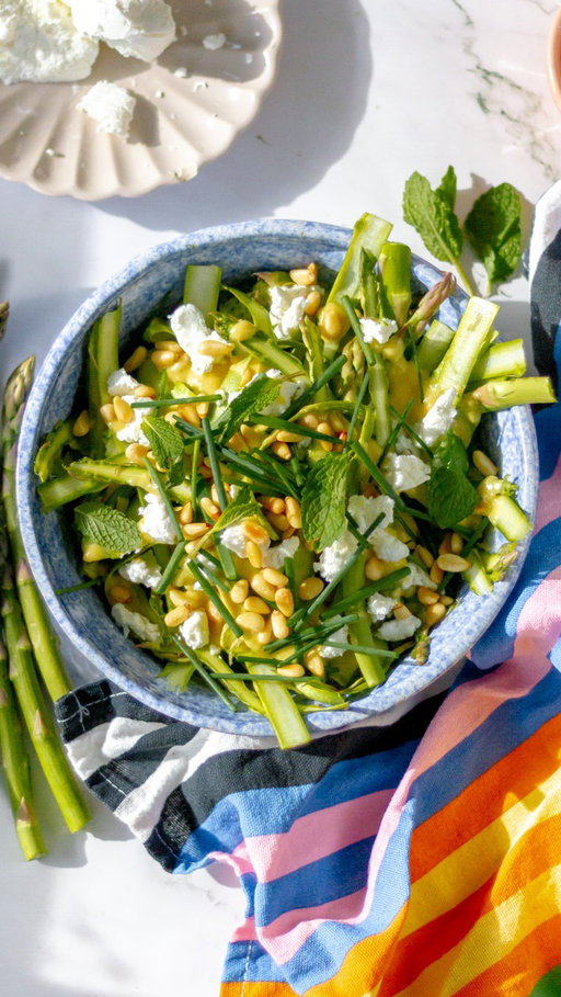 Shaved Asparagus Salad 🥗🥗🥗 We LOVE seasonal vegetables over here! This is a crisp, refreshing salad packed with fibre and antioxidants. Raw asparagus provides folate and vitamin K to support bone health and overall wellness, while olive oil and pine nuts add healthy fats for balance and satiety. Finished with lemon, goat cheese, and fresh herbs for a bright summer bite.

Comment “asparagus” below 👇 and we’ll send you the recipe link 🔗

Recipe + reel by @megan_rhn

#holisticnutrition #summerrecipes #fibrefoods

asparagus salad recipe, healthy summer salad, raw asparagus salad, easy BBQ side