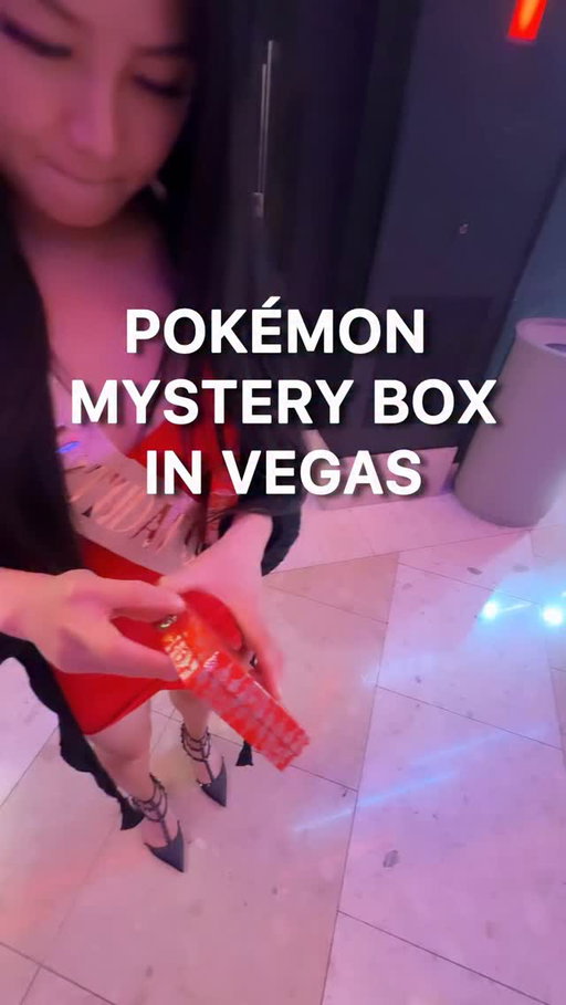 Lucky box who?!🤬

The guys who were dying to see what we got decided to try their luck with some boxes of their own… unfortunately they ended up pulling classic cards worth maybe $5 or less🥲
