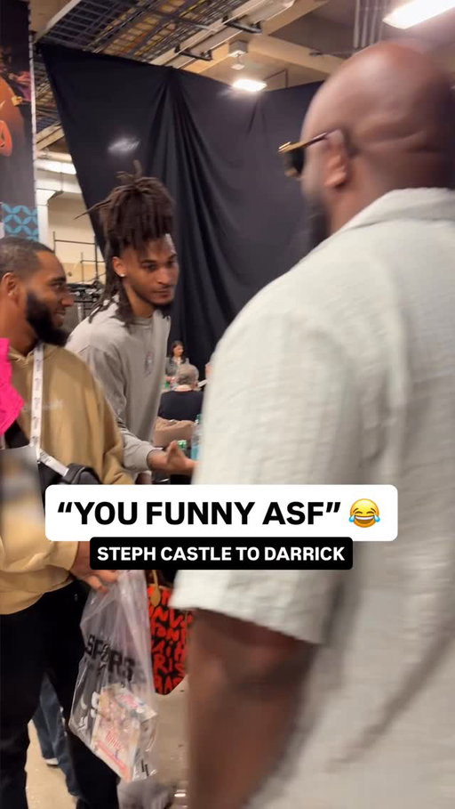 Steph Castle coming up to the guys right after Mike bought his jersey was perfect 😂