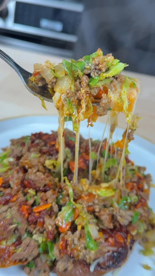 Sweet Potato Protein Bowl 🔥🔥

I honestly eat a variation of this 2-3 times per week… this exact recipe is my current favorite.. give it a try and thank me later 

Shopping list:
Sweet Potato
1 lb lean ground beef 
1.5 cups shaved Brussel sprouts 
1 diced onion
Diced bell pepper
AP seasoning, buttery garlic pepper, smoked paprika 
Mozzarella cheese
Top with chili garlic crunch

#mrmakeithappen #recipes #proteinbowl #highprotein